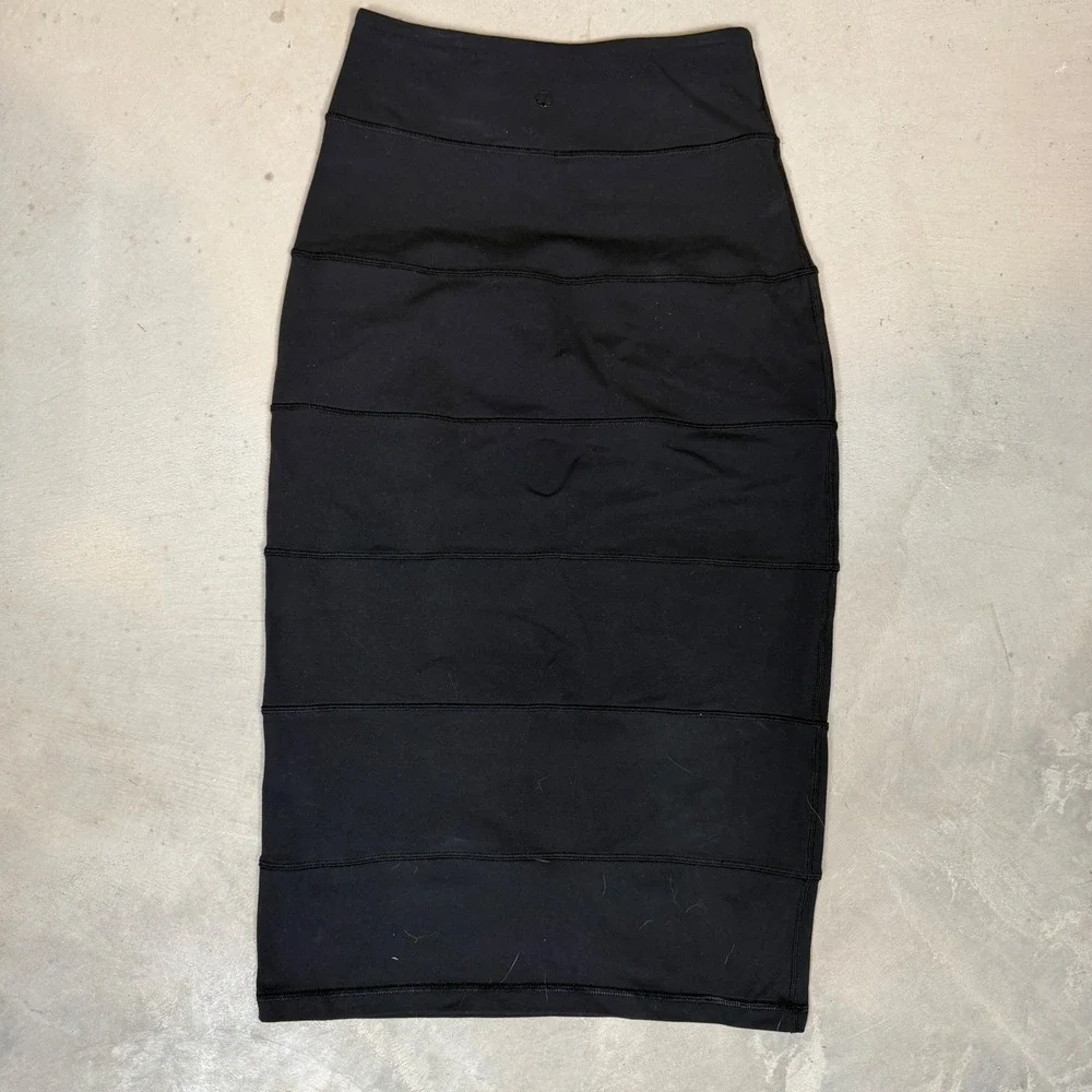 Lululemon Black High Rise Tiered Seam Midi pencil Skirt sz 4 Bodycon Athleisure